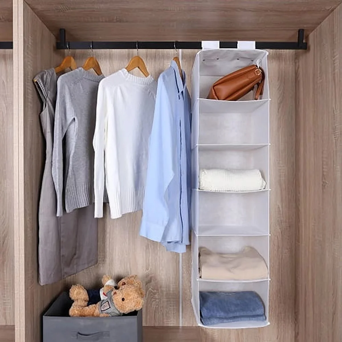 Hanging closet organizer